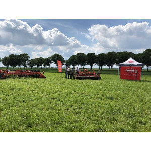 Barnum pliant COMTENT PRO+® installé sur événement extérieur